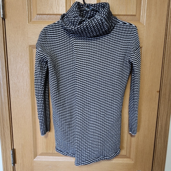 Cabi Fergie Split Turtleneck Sweater Black & White, XXS - Picture 2 of 9